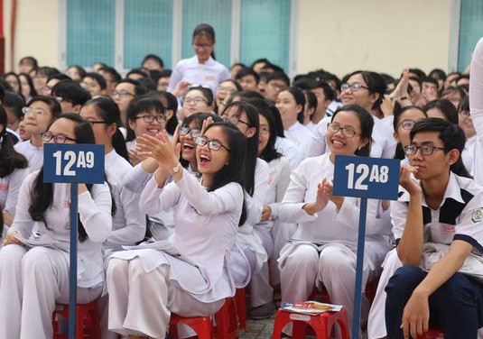 Hà Nội: Điều chỉnh kế hoạch, chỉ học sinh lớp 12 đi học trực tiếp từ 6/12